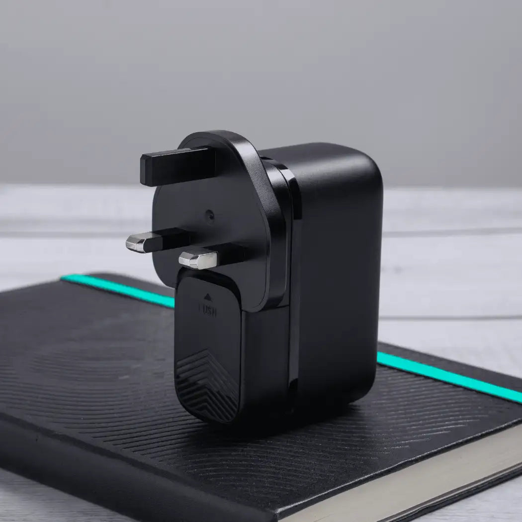 Work Anywhere Kit – Laptopständer, magnetische Powerbank & Reise-Ladegerät mit internationalen Steckern