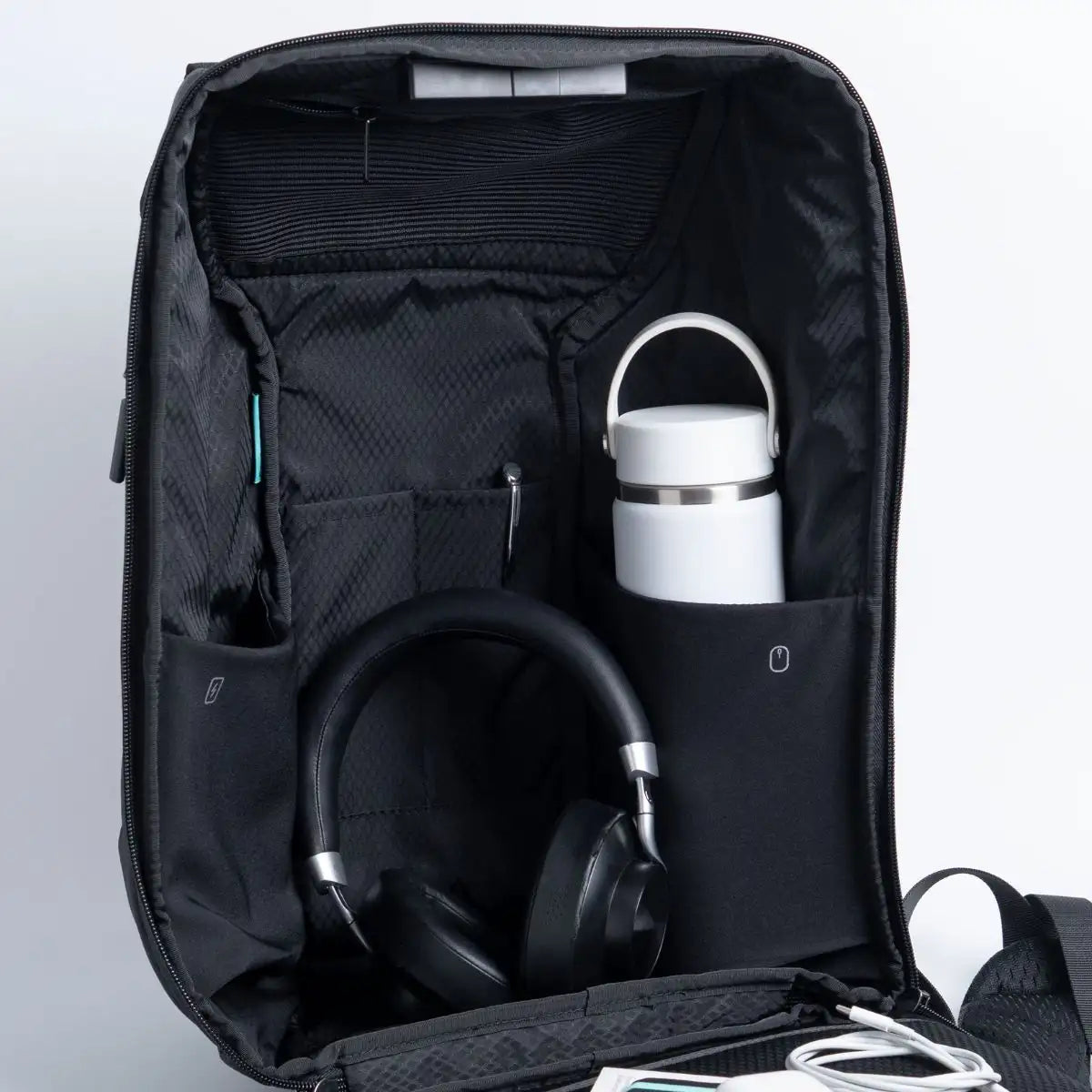 Scapade AirPack – Travel Backpack Compatible with Apple Find My™️ & TSA Lock