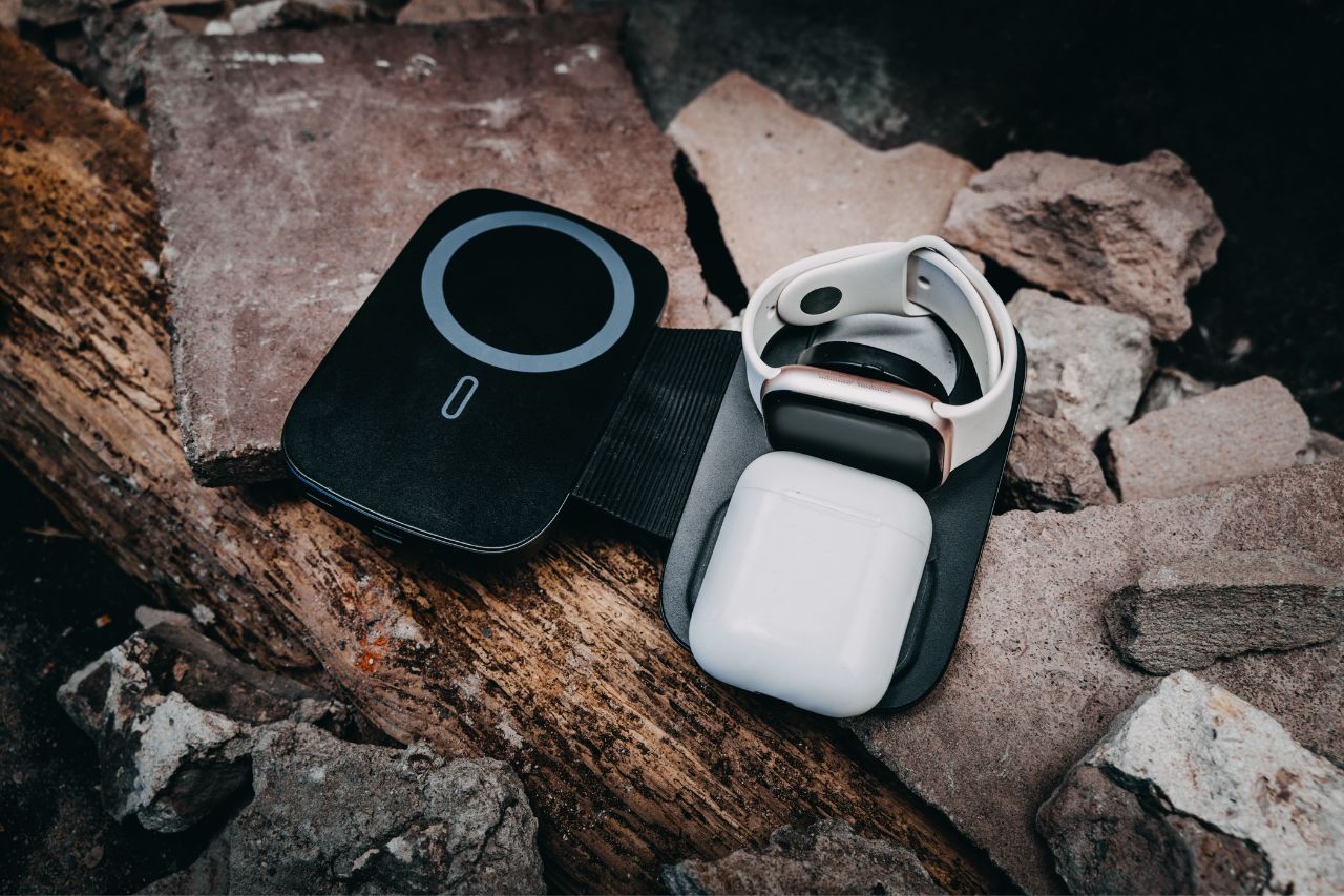 Everyday Essentials Kit – Magnetkartenhalter, Powerbank & USB-C-Kabel